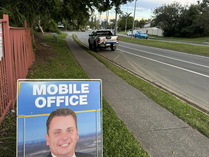 Community Roadside Helensvale 6 June 2025